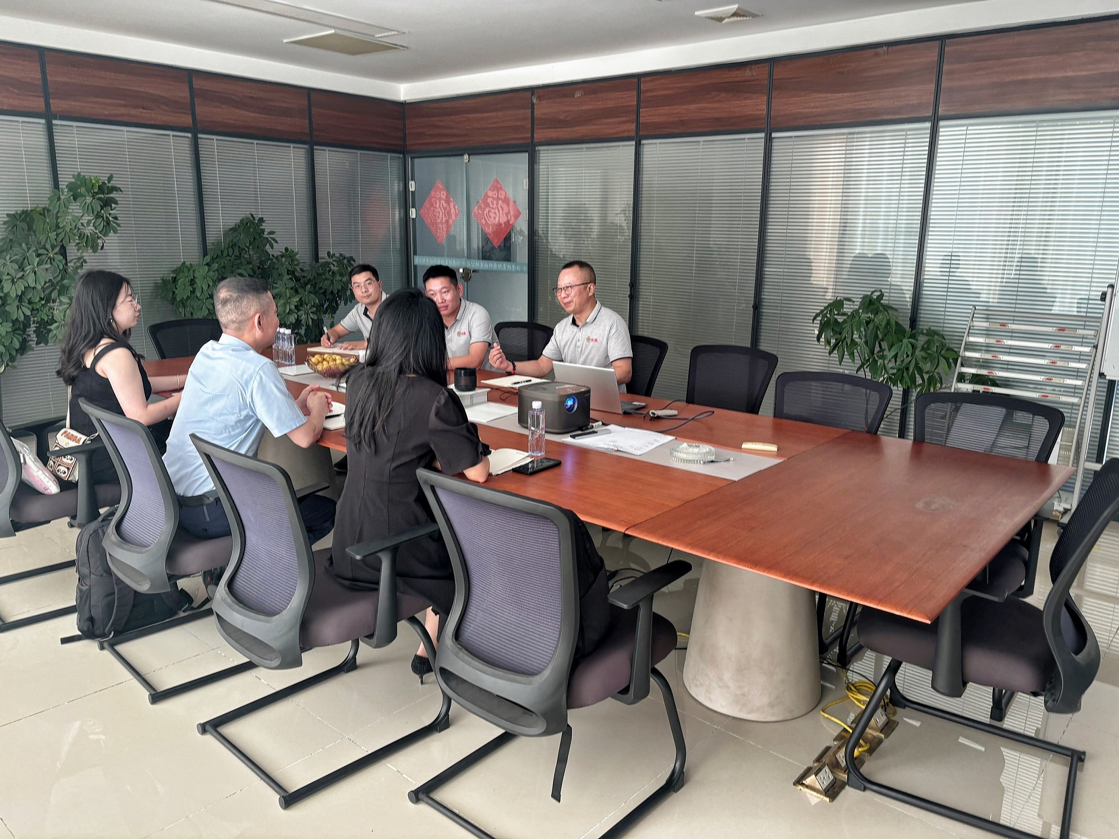 熱烈歡迎中國氯堿協(xié)會副秘書長一行蒞臨指導(dǎo)